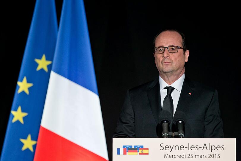 Der französische Präsident Francois Hollande hatte am Mittwoch bei einer Pressekonferenz bestätigt, dass es keine Überlebenden beim Flugzeugunglück gibt.