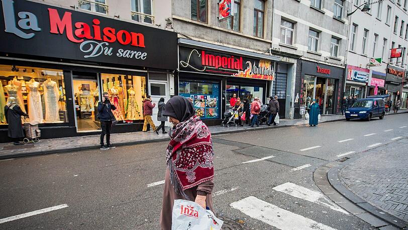 Molenbeek gilt als europäische Dschihadisten-Hochburg. Auch zwei der Attentäter des Anschlags in Paris am 13. November 2015 haben hier gelebt. Molenbeek gilt als europäische Dschihadisten-Hochburg. Auch zwei der Attentäter des Anschlags in Paris am 13. November 2015 haben hier gelebt.