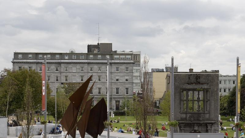 Die Europäische Kulturhauptstadt Galway hat wegen schlechten Wetters ihre letzten Auftaktveranstaltungen abgesagt. Die Europäische Kulturhauptstadt Galway hat wegen schlechten Wetters ihre letzten Auftaktveranstaltungen abgesagt.