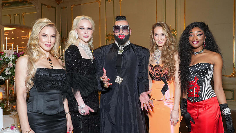 Michelle Monballijn, Theresia Fischer, Harald Gloeoeckler, Christina Grass, Samira Diasso beim Fashion-Dinner im Ermelerhaus in Berlin