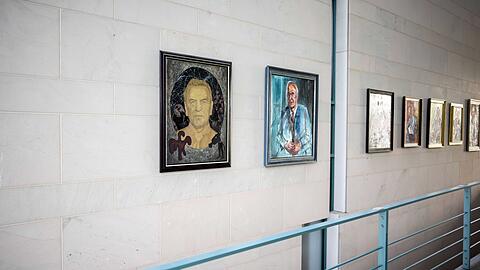Zwei Plätze sind in der Porträtgalerie im Kanzleramt noch frei.