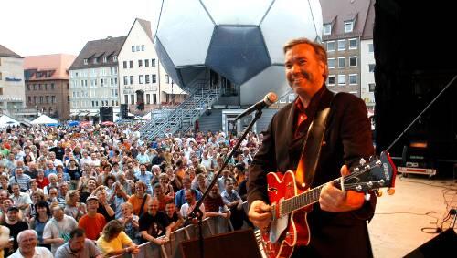 Seelen-Sänger zum Anfassen: Stefan Gwildis, hier beim Bardentreffen 2005. Seelen-Sänger zum Anfassen: Stefan Gwildis, hier beim Bardentreffen 2005.