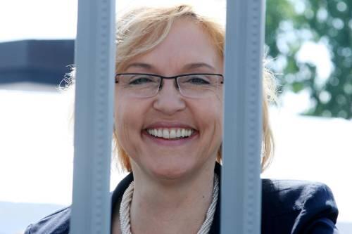 Bayerns Justizministerin Beate Merk (CSU) wehrt sich gegen den Vorwurf, dass im Nürnberger Gefängnis Personal fehlt.