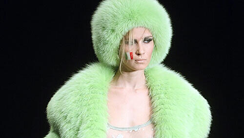 Auch bei der russischen Modewoche tragen die Models von Designer Vinicio Pajaro Pelz. Auch bei der russischen Modewoche tragen die Models von Designer Vinicio Pajaro Pelz.