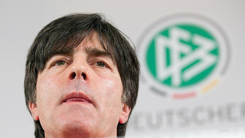 Jogi Löw blickt dem Länderspiel gegen Italien entgegen Jogi Löw blickt dem Länderspiel gegen Italien entgegen