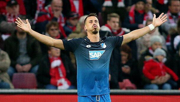 Sandro Wagner über Dietmar Hopp: "Ich habe noch nie länger als zwei Minuten mit ihm geredet. Ich weiß nur, was er gemacht hat und bin seit eineinhalb Jahren in dieser Region." Sandro Wagner über Dietmar Hopp: "Ich habe noch nie länger als zwei Minuten mit ihm geredet. Ich weiß nur, was er gemacht hat und bin seit eineinhalb Jahren in dieser Region."
