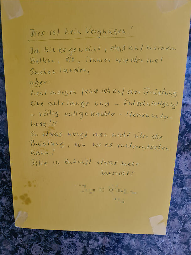 Dieser Zettel hängt aktuell in einem Haus in Thalkirchen. Dieser Zettel hängt aktuell in einem Haus in Thalkirchen.