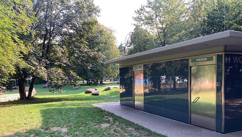 Der Weißenseepark neben dem Katzenbuckel hat die wahrscheinlich modernste Toilette Münchens. Der Weißenseepark neben dem Katzenbuckel hat die wahrscheinlich modernste Toilette Münchens.
