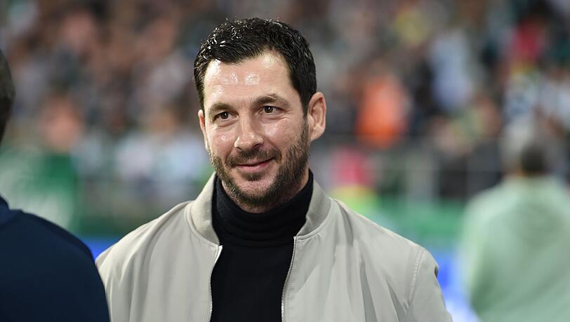 Hertha Trainer Sandro Schwarz bei einem Interview.