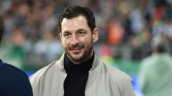 Hertha Trainer Sandro Schwarz bei einem Interview.