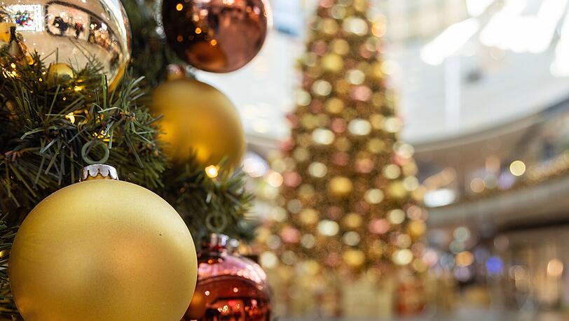 Die festlich geschmückte City Galerie lädt zum entspannten Weihnachtsshopping ein.