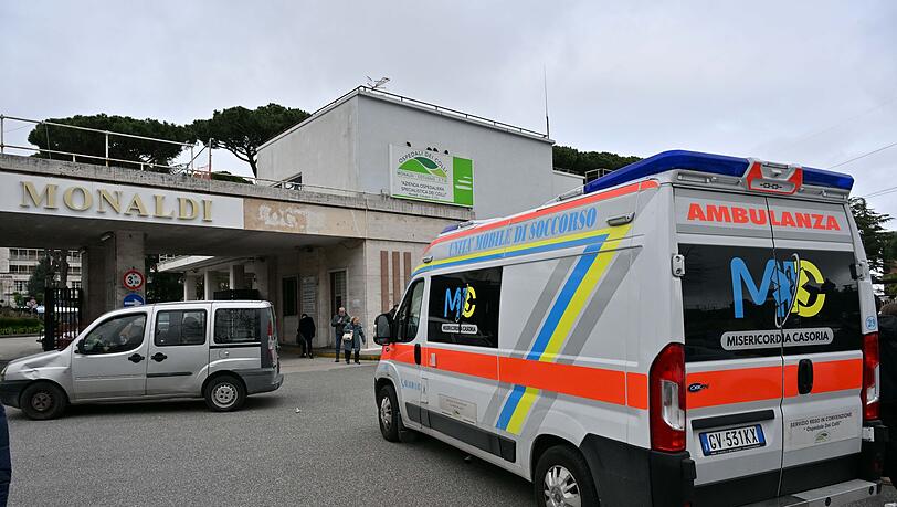 Der kleine Junge wird in der Monaldi-Klinik von Neapel behandelt.