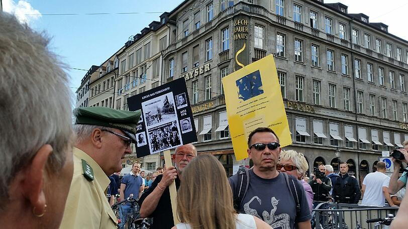 Tausende Demonstranten vor der Residenz!