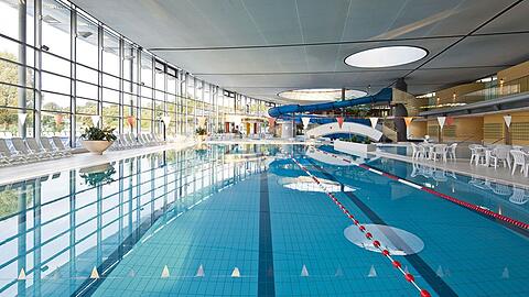 Für Kurzschwimmer könnte es wie hier im Westbad bald besondere Tarife geben. (Archivbild)