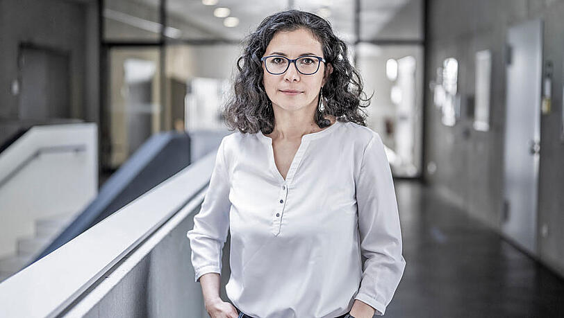 Prof. Dr. Lucila Patiño Studencki ist Leiterin des Labors für Vehicle2X-Technologien und Fahrzeugkommunikation am Studienort Kronach der HS Coburg. Prof. Dr. Lucila Patiño Studencki ist Leiterin des Labors für Vehicle2X-Technologien und Fahrzeugkommunikation am Studienort Kronach der HS Coburg.