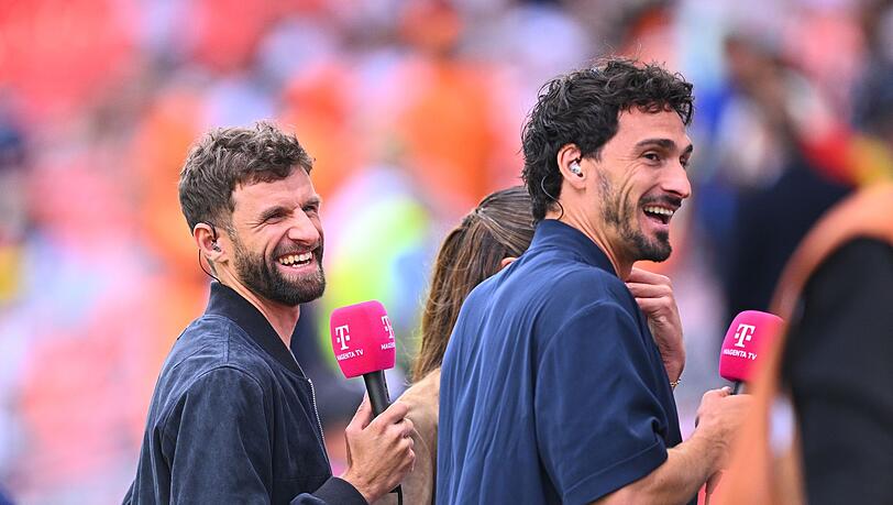Zwei Ex-Weltmeister - aber auch zwei für den DFB? Thomas Müller (l) und Mats Hummels. (Archivbild) Zwei Ex-Weltmeister - aber auch zwei für den DFB? Thomas Müller (l) und Mats Hummels. (Archivbild)