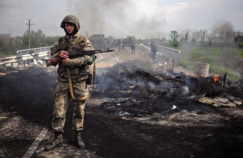 Ukrainische Soldaten an einem Checkpoint in der Nähe von Slawjansk.