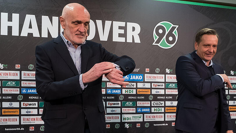 Widersprüchliche Aussagen: 96-Klubchef Martin Kind und Noch-96-Sportchef Horst Heldt (rechts).