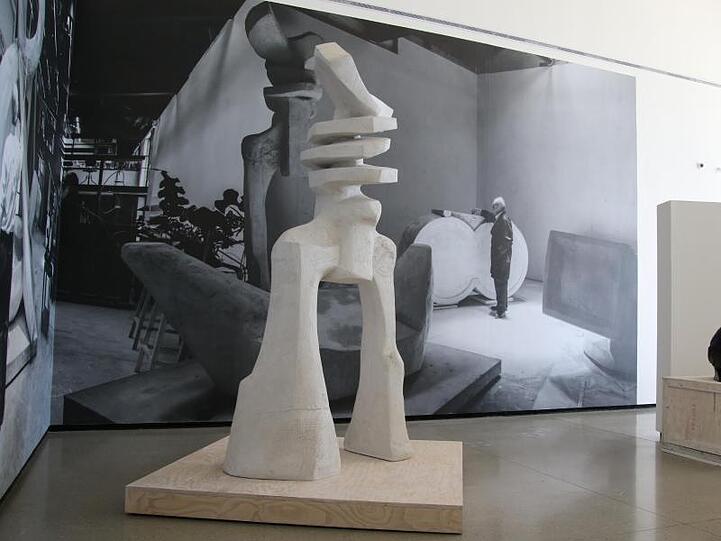 In der Ausstellung sind auch einige Skulpturen zu sehen.