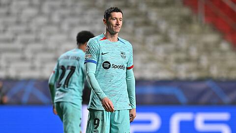 In seiner zweiten Saison beim FC Barcelona kommt Robert Lewandowski überhaupt nicht in Fahrt. Die Katalanen sollen sogar über einen Sommertransfer nachdenken.