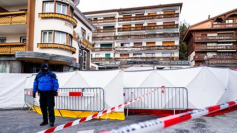 Die ausgebrannte Bar ist zur Spurensuche weiter abgesperrt.
