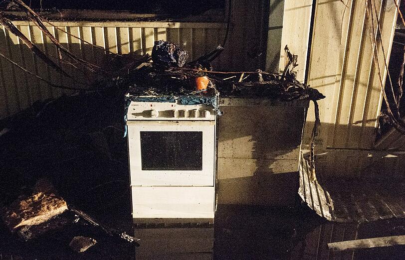 Schock in Rottenburg: In einem Flüchtlingsheim ist in der Nacht zu Montag ein Feuer ausgebrochen. Die Bilder.