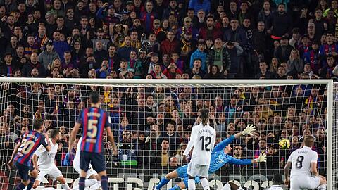 Der FC Barcelona besiegte Real Madrid mit 2:1.