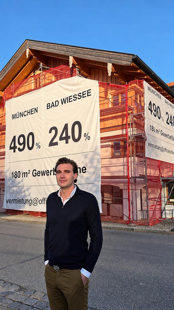 Ließ sich für die Idee von New York inspirieren: Ferdinand Kohler vor dem Haus in Bad Wiessee. Ließ sich für die Idee von New York inspirieren: Ferdinand Kohler vor dem Haus in Bad Wiessee.