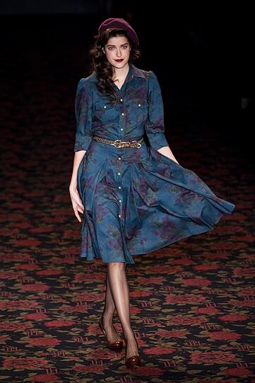 Mode gabs natürlich auch zu bewundern: Die schöne Marie Nasemann in einem Kleid von Lena Hoschek...