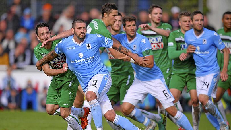 Löwen-Matchwinner in der Hinrunde beim 2:1 in Eichstätt: Stürmer Sascha Mölders (2.v.l.)