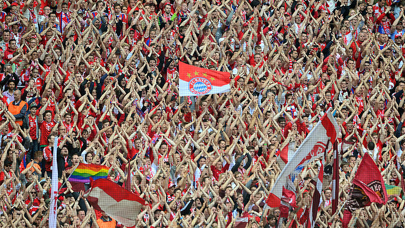 Für eine Stehplatz-Dauerkarte in der Südkurve zahlt man beim FC Bayern 140 Euro.