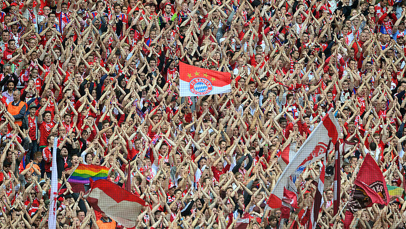 Für eine Stehplatz-Dauerkarte in der Südkurve zahlt man beim FC Bayern 140 Euro. Für eine Stehplatz-Dauerkarte in der Südkurve zahlt man beim FC Bayern 140 Euro.