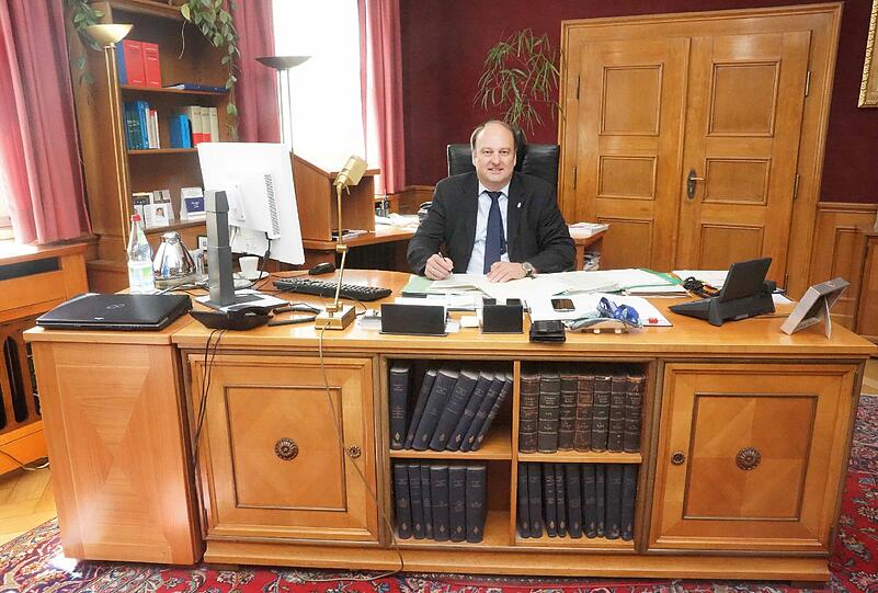 Seit 1. Juli 2013 ist Hubertus Andrä Münchner Polizeipräsident. Am selben Tisch saß auch schon Heinrich Himmler vor 80 Jahren.