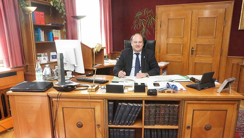 Seit 1. Juli 2013 ist Hubertus Andrä Münchner Polizeipräsident. Am selben Tisch saß auch schon Heinrich Himmler vor 80 Jahren.
