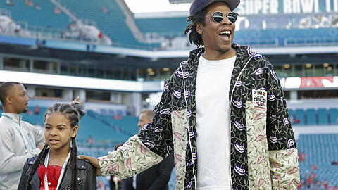 Blue Ivy Carter mit Vater Jay-Z beim Super Bowl in Miami.