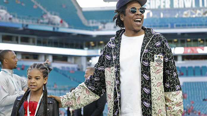 Blue Ivy Carter mit Vater Jay-Z beim Super Bowl in Miami.