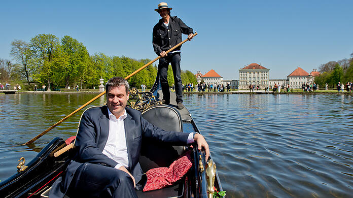Markus Söder zeigt sich gern - das gilt wie hier in einer Gondel auch für Bilder in der Natur.
