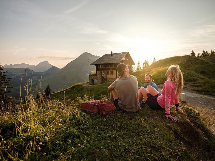 Das „Chalet du Soldat“, auf Deutsch Soldatenhaus, ist perfekt für eine kurze Pause auf der spektakulären Gastlosen-Tour.