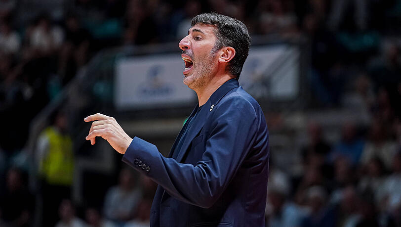 Bundestrainer &Aacute;lex Mumbr&uacute; ist am Donnerstag als Coach von Virtus Bologna zu Besuch bei den Bayern-Basketballern.