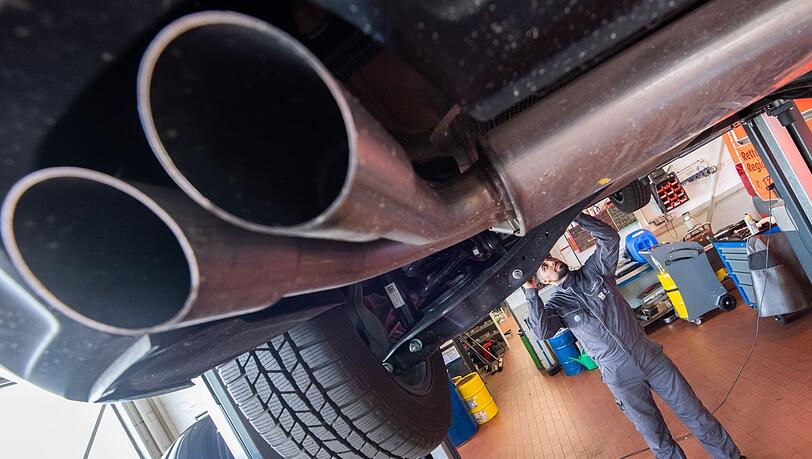 Muss das Auto repariert werden, wird es in der Regel teuer. (Symbolbild)