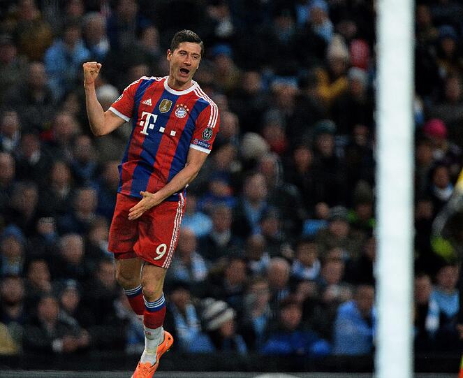 ROBERT LEWANDOWSKI: NOTE 2.
Beklagte sich über hartes Einsteigen von City. Was für ein Kopfball  
zum 2:1 (45.), setzte sich mit dem ganzen Körper durch. Echte  
Königsklasse!