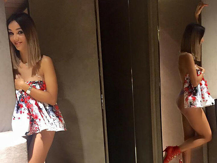 Kaum zu glauben, dass Verona Pooth schon 47 Jahre alt ist. So manche junge Kollegin dürfte sie um diesen Knackpo beneiden. Neckisch posiert die zweifache Mutter spärlich bekleidet in einer Umkleidekabine.