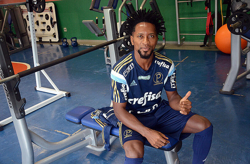 Der Brasilianer Zé Roberto spielte früher für Bayer Leverkusen, Bayern München und den Hamburger SV.