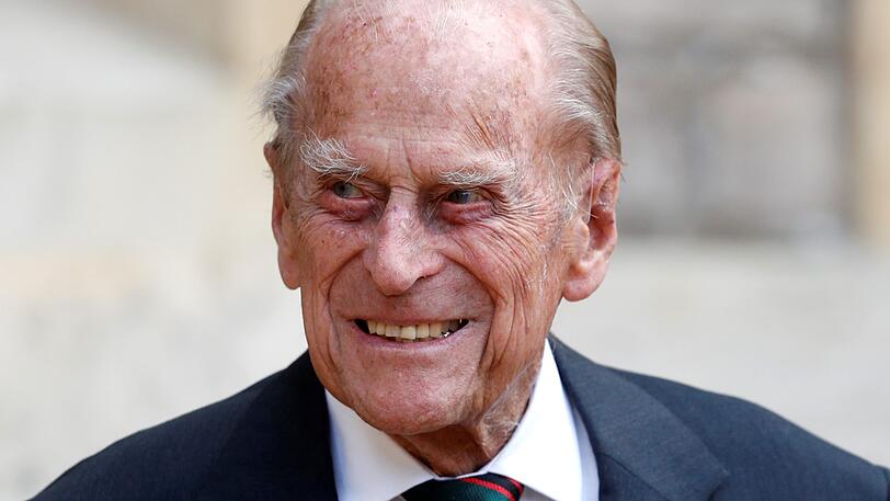 Prinz Philip, Herzog von Edinburgh, lächelt vor Schloss Windsor bei der Zeremonie zur Übergabe seiner militärischen Funktion.