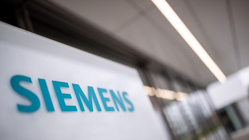 Das Schriftzug-Logo des deutschen Industriekonzerns Siemens.