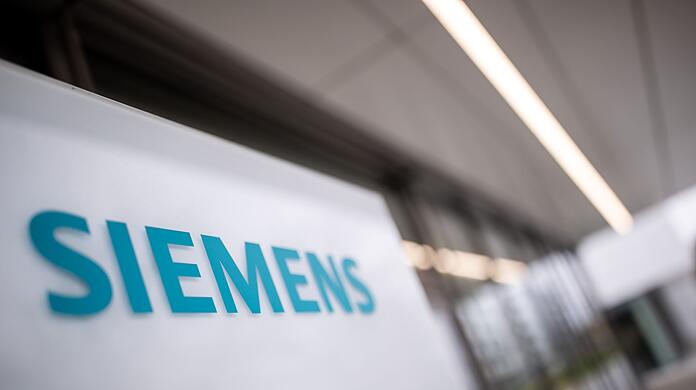 Das Schriftzug-Logo des deutschen Industriekonzerns Siemens.