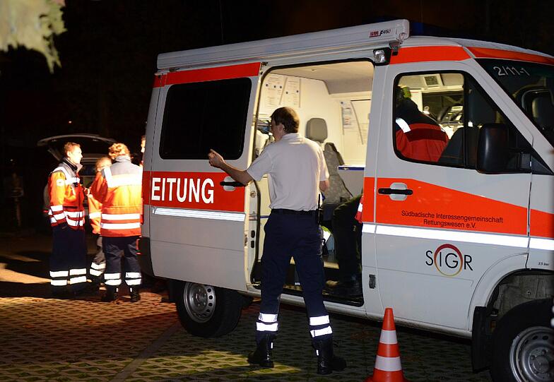 Er befinde sich &bdquo;in der Obhut der Polizei&ldquo; und werde vernommen, sagte ein Sprecher am Freitag. Zur Identität des Manns wollte der Sprecher zunächst keine Angaben machen.