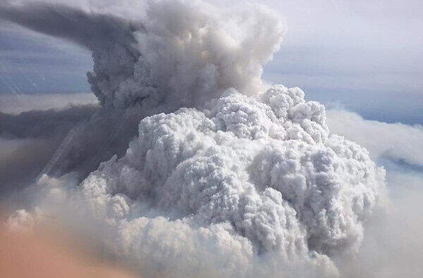 In Kanada toben heftige Waldbrände. In Alberta ist eine ganze Stadt von den Flammen bedroht.