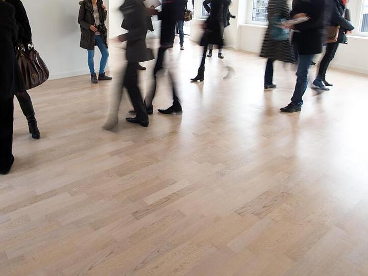 Kampf um Wohnraum: Interessenten bei einer Wohnungsbesichtigung.