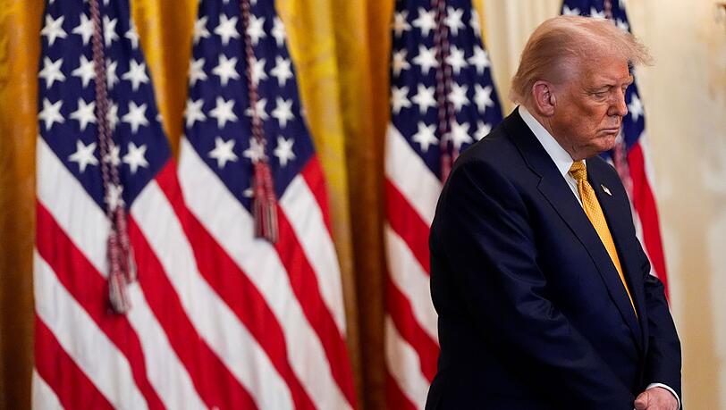 Steht in der Affäre um den Sexualstraftäter Epstein seit Tagen unter Druck - US-Präsident Donald Trump.